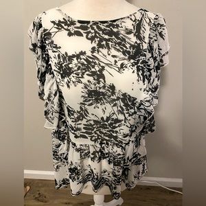 Pretty black and white blouse. Perfect for the office.